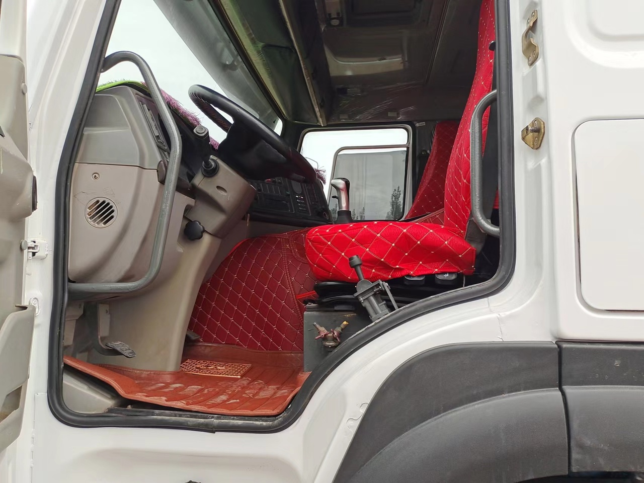 SINOTRUK HOWO Dump truck 371 6x4 - Truk jungkit: gambar 5 SINOTRUK HOWO Dump truck 371 6x4 - Truk jungkit: gambar 5