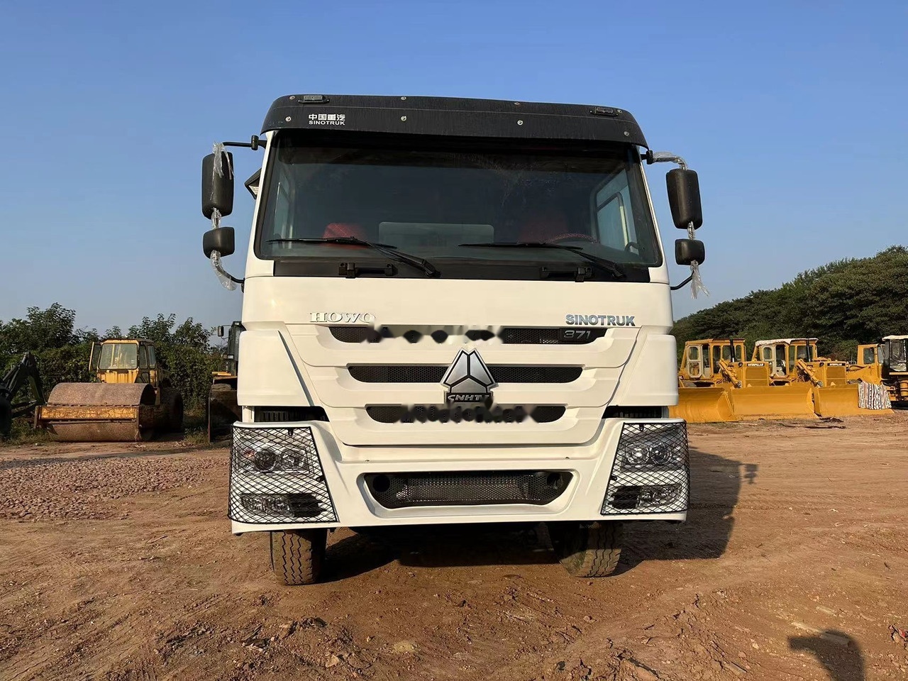 SINOTRUK HOWO HOWO 371 6x4 - Truk jungkit: gambar 3 SINOTRUK HOWO HOWO 371 6x4 - Truk jungkit: gambar 3