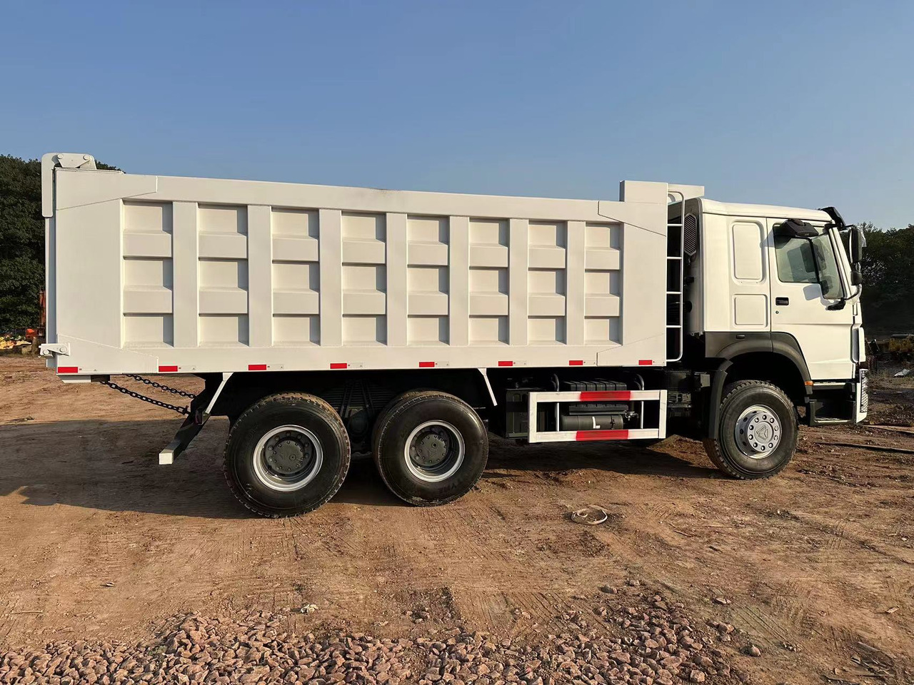 SINOTRUK HOWO HOWO 371 6x4 - Truk jungkit: gambar 5 SINOTRUK HOWO HOWO 371 6x4 - Truk jungkit: gambar 5
