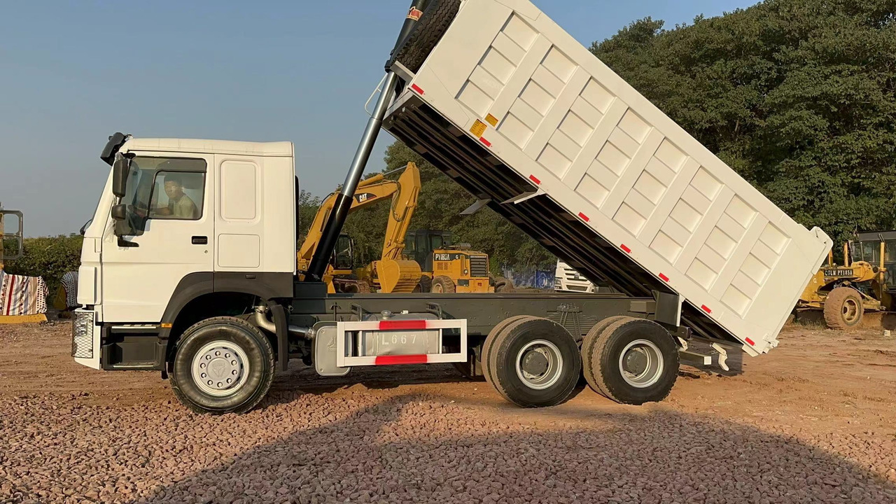 SINOTRUK HOWO HOWO 371 6x4 - Truk jungkit: gambar 4 SINOTRUK HOWO HOWO 371 6x4 - Truk jungkit: gambar 4