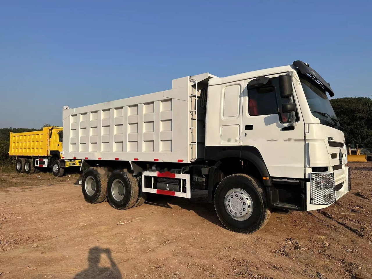SINOTRUK HOWO HOWO 371 6x4 - Truk jungkit: gambar 5 SINOTRUK HOWO HOWO 371 6x4 - Truk jungkit: gambar 5