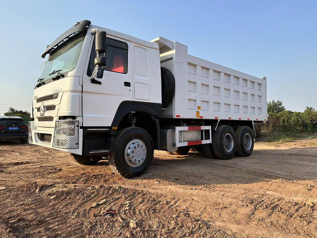 SINOTRUK HOWO HOWO 371 6x4 - Truk jungkit: gambar 3 SINOTRUK HOWO HOWO 371 6x4 - Truk jungkit: gambar 3