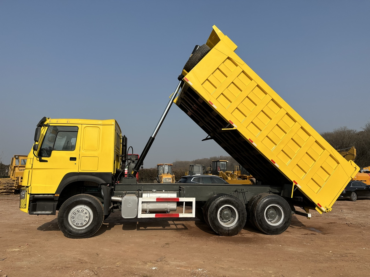 SINOTRUK Howo 6x4 Dump truck 371hp - Truk jungkit: gambar 5 SINOTRUK Howo 6x4 Dump truck 371hp - Truk jungkit: gambar 5
