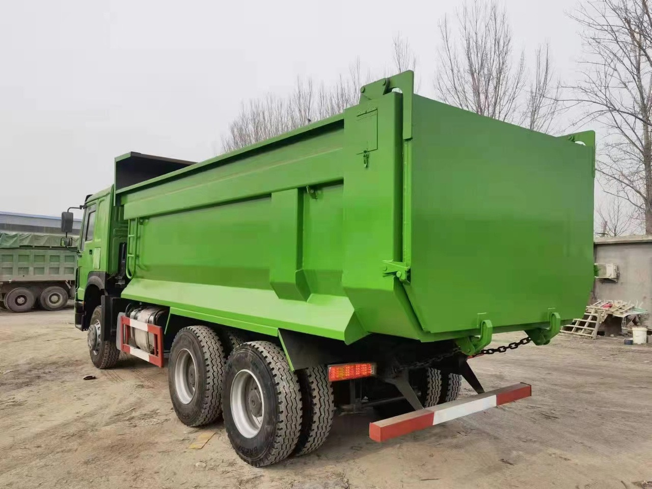 SINOTRUK Howo 6x4 Dump truck 371hp - Truk jungkit: gambar 4 SINOTRUK Howo 6x4 Dump truck 371hp - Truk jungkit: gambar 4