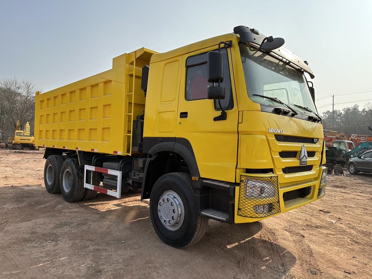 SINOTRUK Howo 6x4 Dump truck 371hp - Truk jungkit: gambar 1 SINOTRUK Howo 6x4 Dump truck 371hp - Truk jungkit: gambar 1