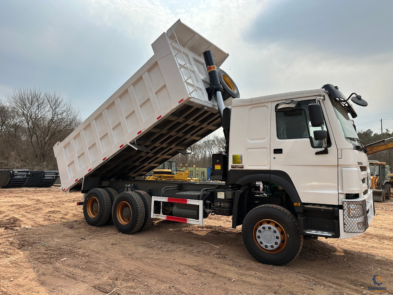 Truk jungkit untuk pengangkutan mesin berat SINOTRUK Howo Dump truck 371: gambar 10