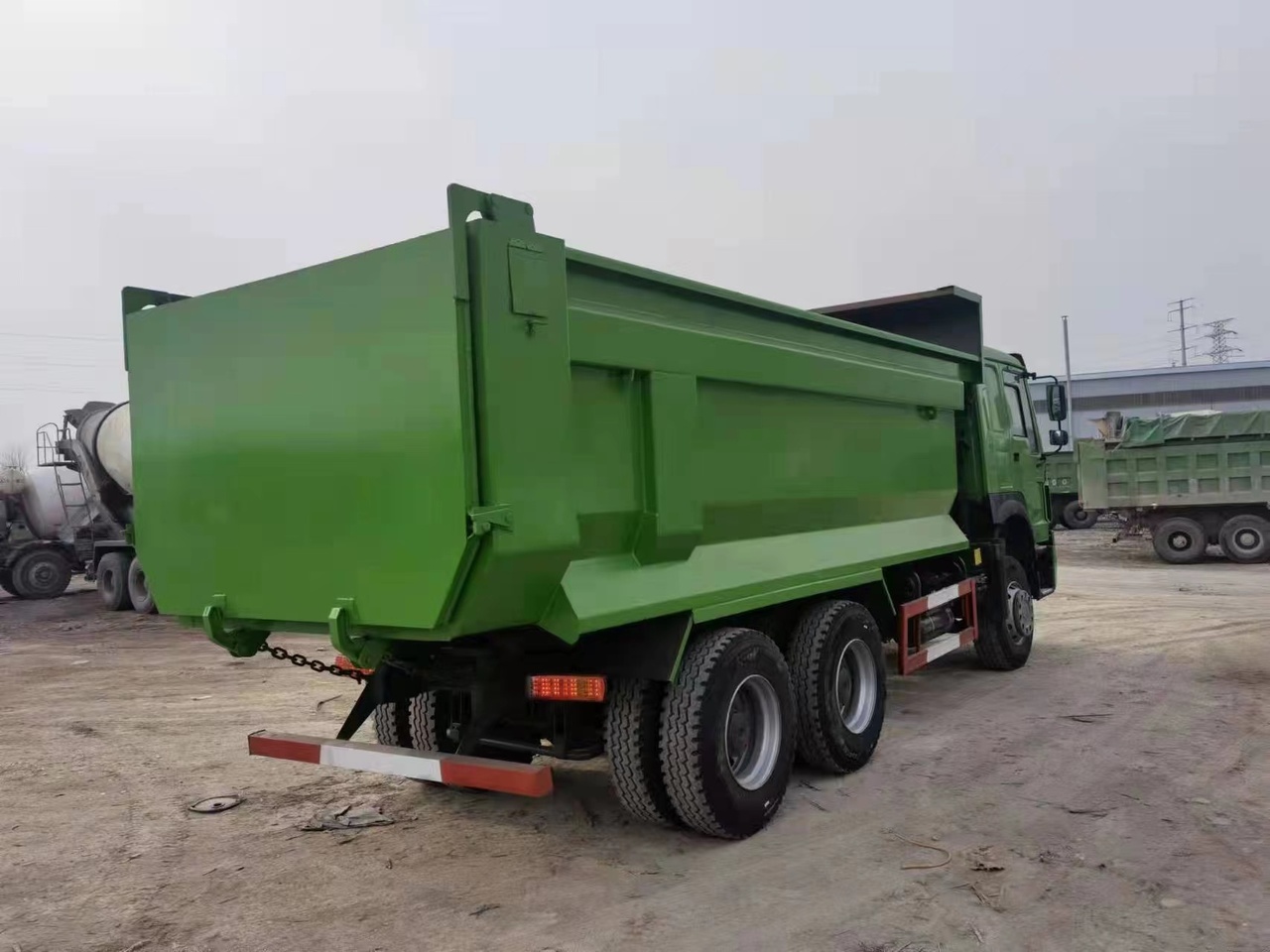 SINOTRUK Howo Dump truck 371 - Truk jungkit: gambar 5 SINOTRUK Howo Dump truck 371 - Truk jungkit: gambar 5