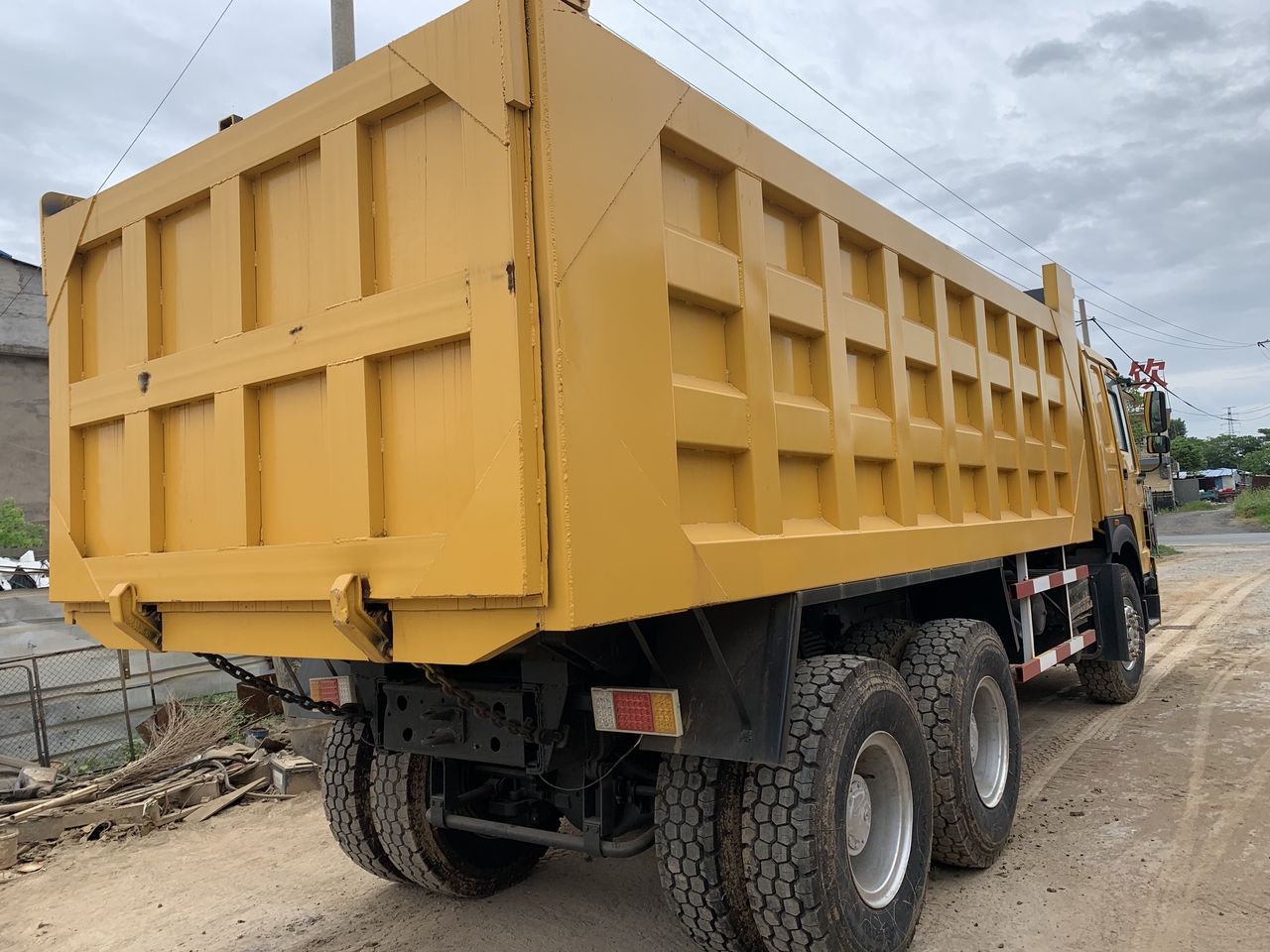 SINOTRUK Howo Dump truck 371 - Truk jungkit: gambar 2 SINOTRUK Howo Dump truck 371 - Truk jungkit: gambar 2