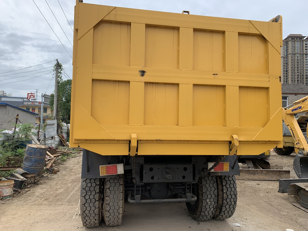 SINOTRUK Howo Dump truck 371 - Truk jungkit: gambar 3 SINOTRUK Howo Dump truck 371 - Truk jungkit: gambar 3