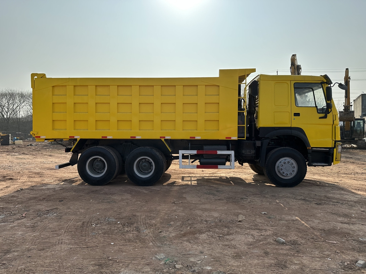 SINOTRUK Howo Dump truck 371 - Truk jungkit: gambar 5 SINOTRUK Howo Dump truck 371 - Truk jungkit: gambar 5