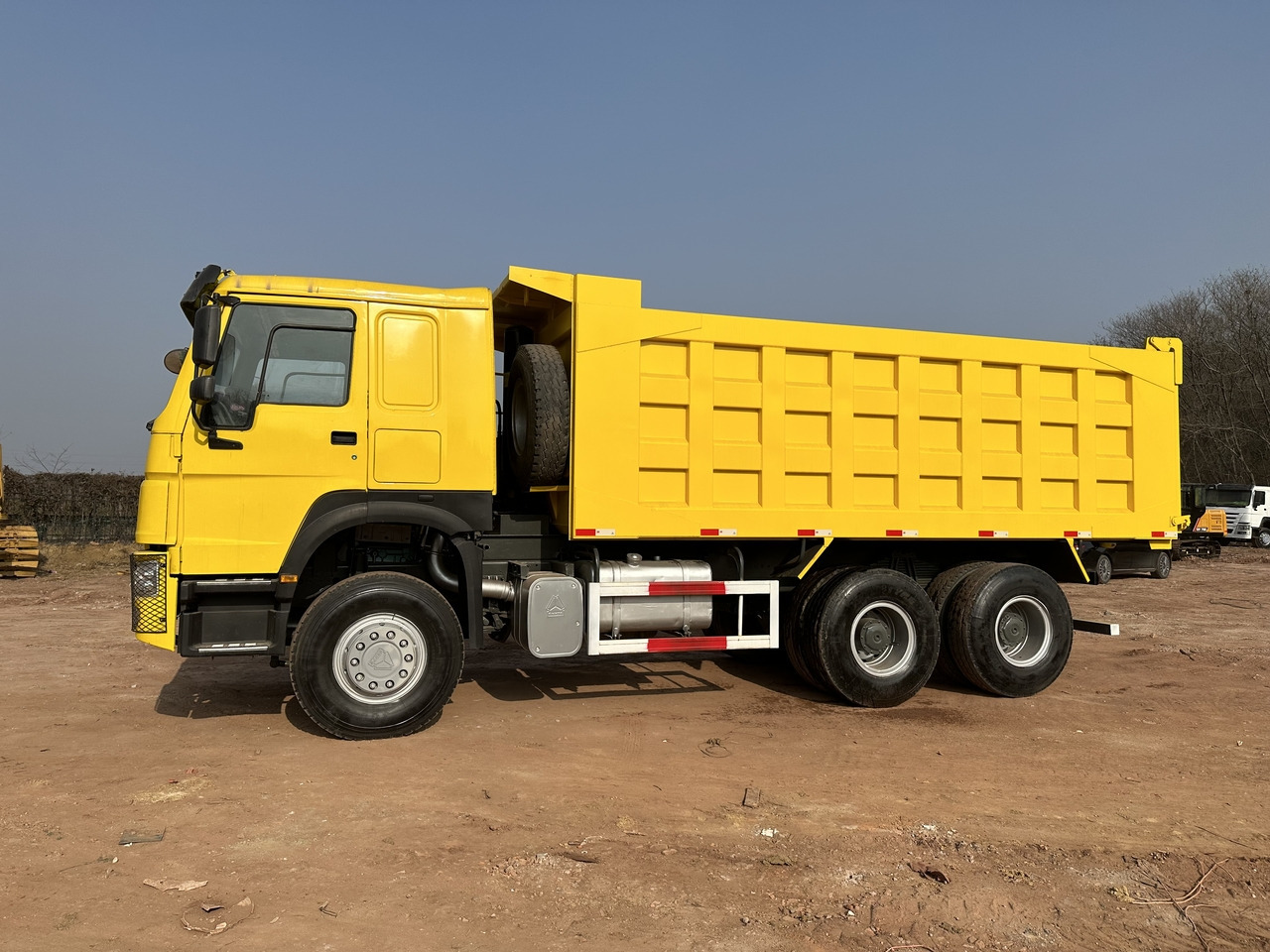 SINOTRUK Howo Dump truck 371 - Truk jungkit: gambar 4 SINOTRUK Howo Dump truck 371 - Truk jungkit: gambar 4