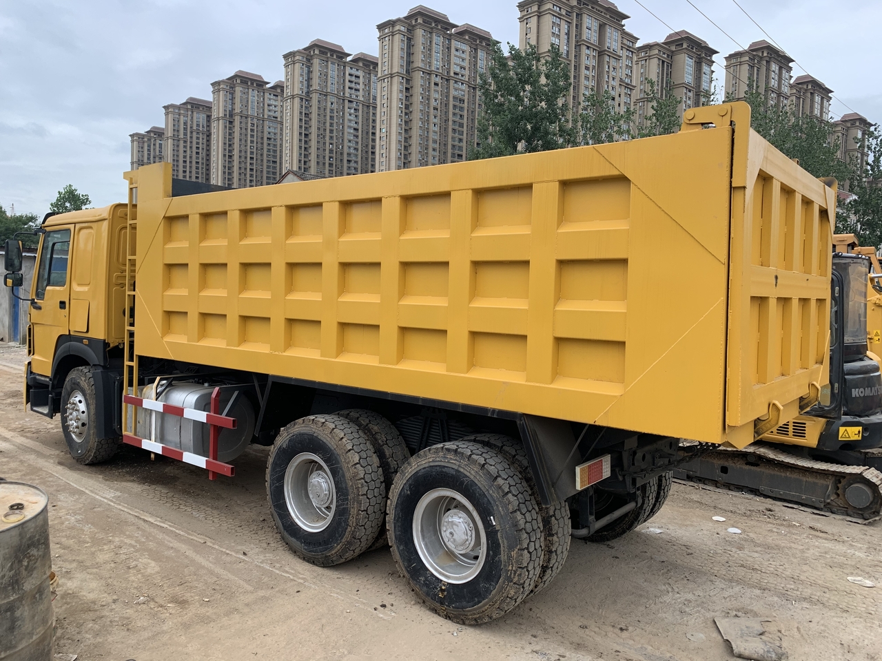 SINOTRUK Howo Dump truck 371 - Truk jungkit: gambar 4 SINOTRUK Howo Dump truck 371 - Truk jungkit: gambar 4