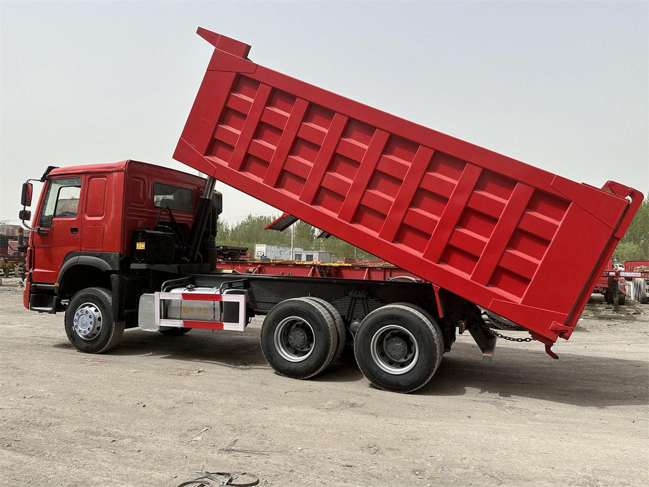 SINOTRUK Howo Dump truck 371 - Truk jungkit: gambar 4 SINOTRUK Howo Dump truck 371 - Truk jungkit: gambar 4