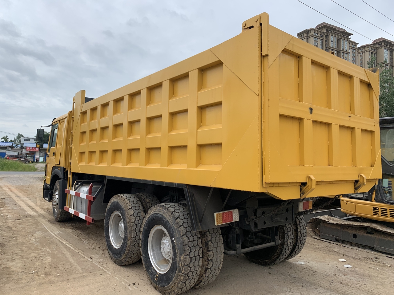 SINOTRUK Howo Dump truck 371 - Truk jungkit: gambar 5 SINOTRUK Howo Dump truck 371 - Truk jungkit: gambar 5