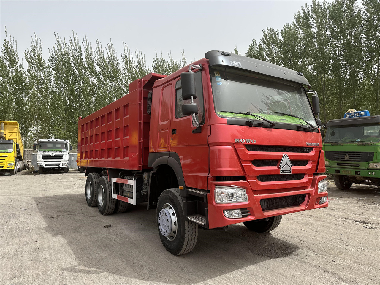 SINOTRUK Howo Dump truck 371 - Truk jungkit: gambar 1 SINOTRUK Howo Dump truck 371 - Truk jungkit: gambar 1
