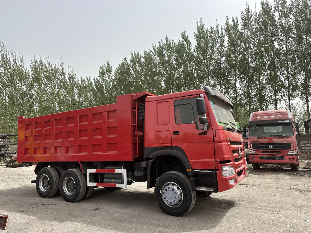 SINOTRUK Howo Dump truck 371 - Truk jungkit: gambar 1 SINOTRUK Howo Dump truck 371 - Truk jungkit: gambar 1