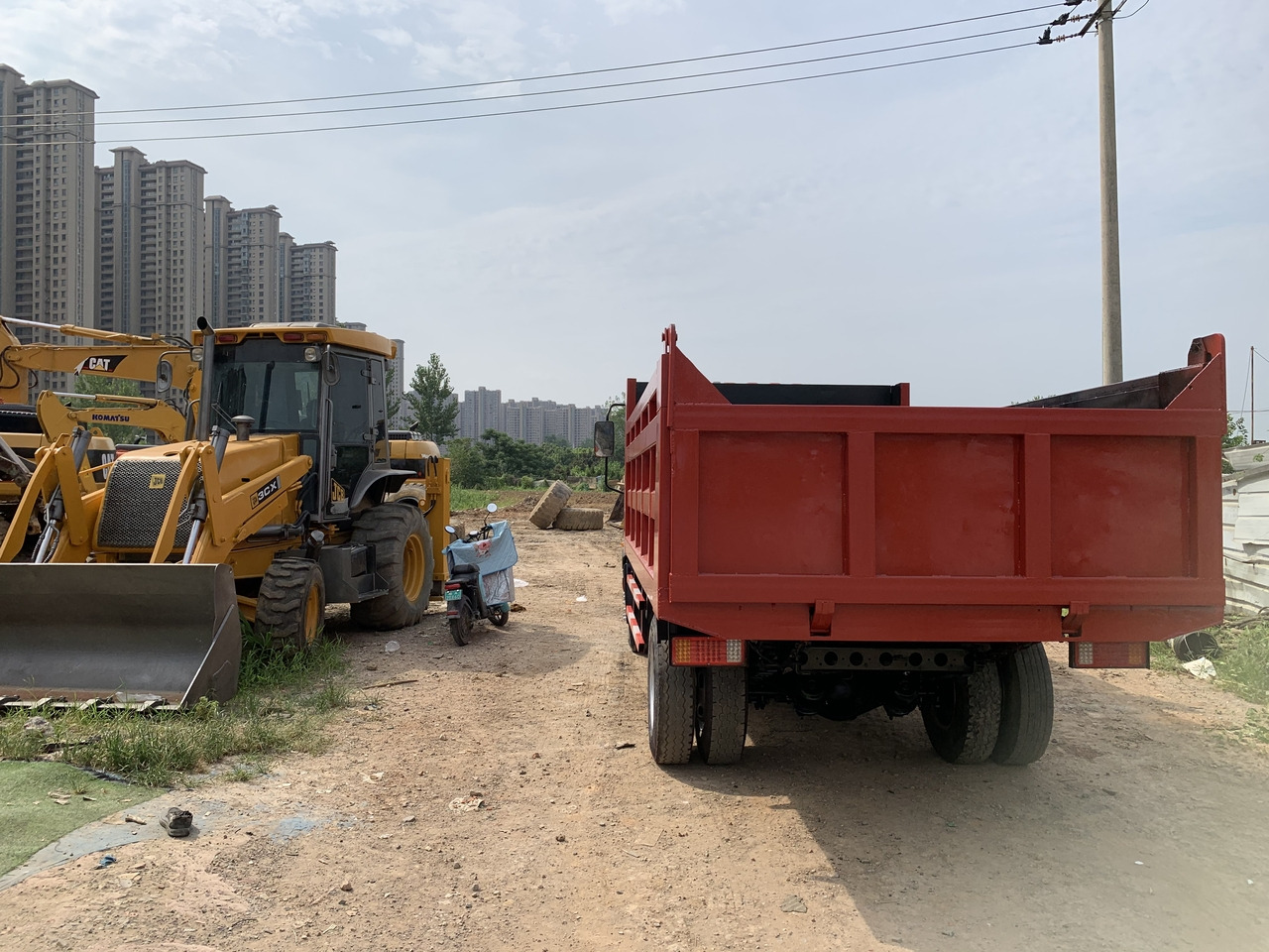 SINOTRUK Howo Dump truck 4x2 - Truk jungkit: gambar 5 SINOTRUK Howo Dump truck 4x2 - Truk jungkit: gambar 5