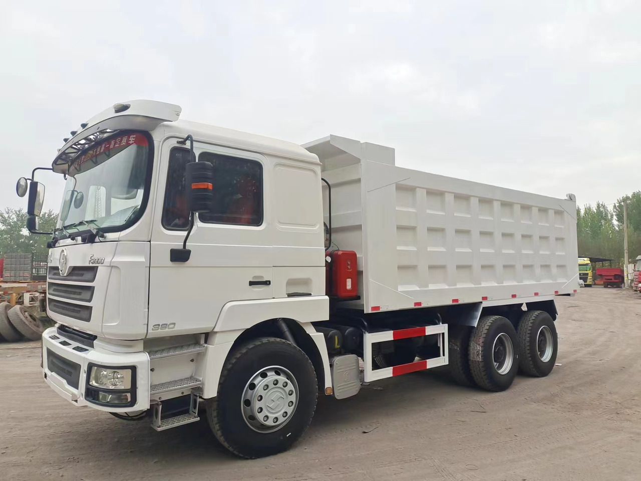 Shacman F3000 Dump Truck - Truk jungkit: gambar 1 Shacman F3000 Dump Truck - Truk jungkit: gambar 1