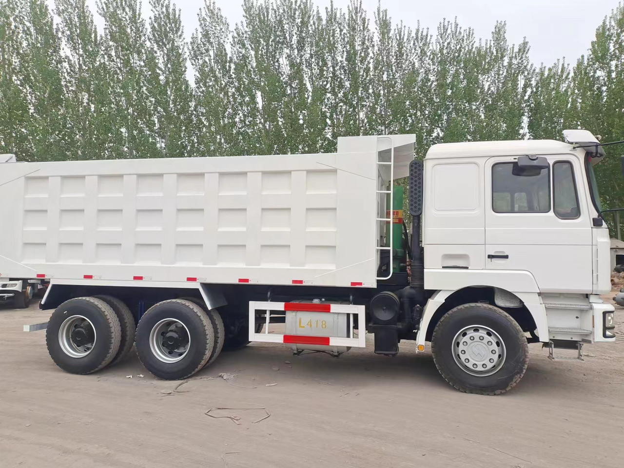 Shacman F3000 Dump Truck - Truk jungkit: gambar 4 Shacman F3000 Dump Truck - Truk jungkit: gambar 4