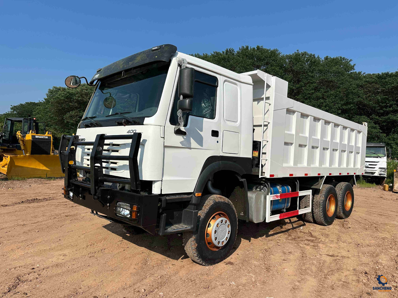 Sinotruk HOWO 400HP With Bumper 6X4 - Truk jungkit: gambar 2 Sinotruk HOWO 400HP With Bumper 6X4 - Truk jungkit: gambar 2