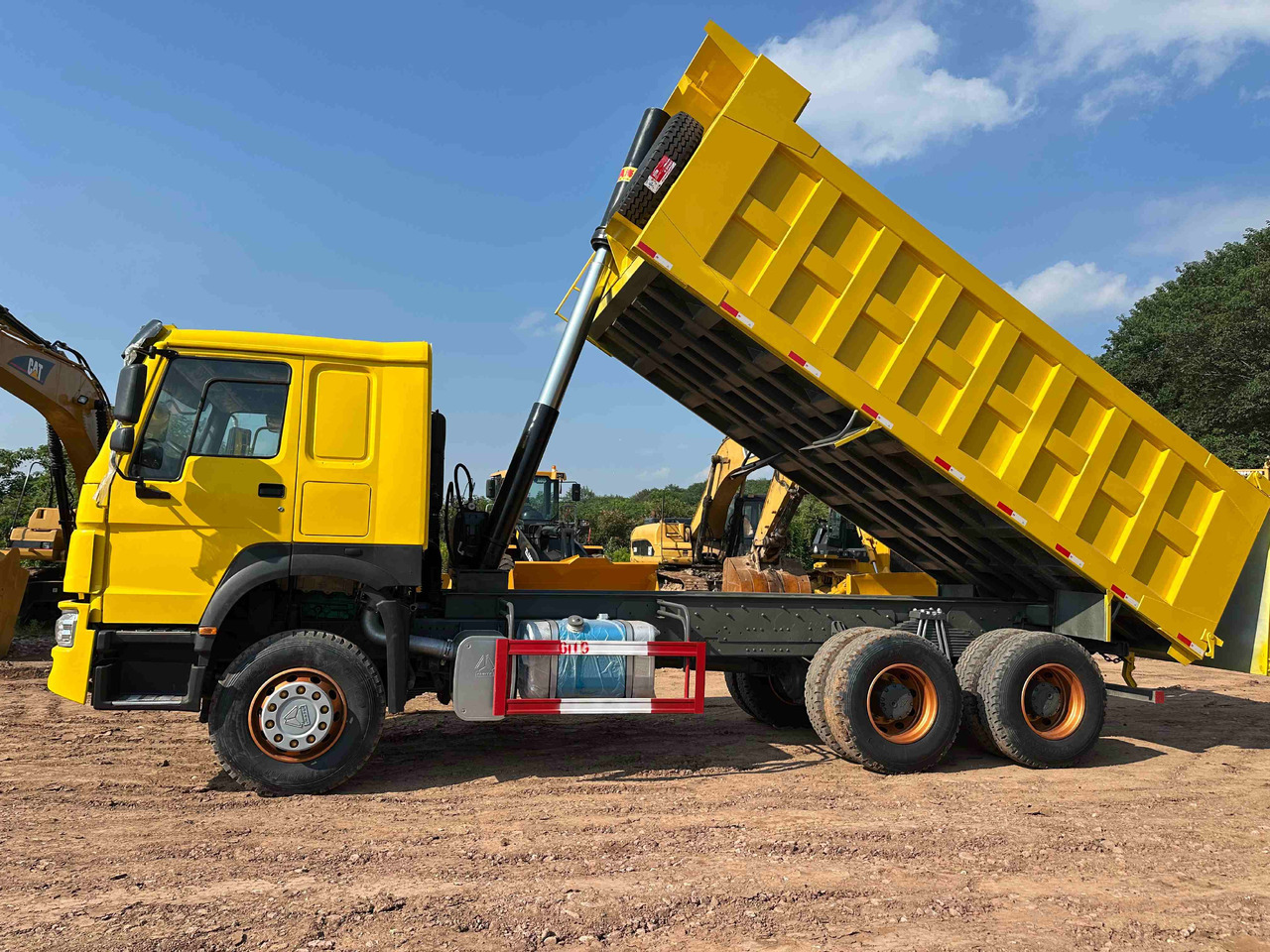 Sinotruk HOWO 400hp 6X4 - Truk jungkit: gambar 2 Sinotruk HOWO 400hp 6X4 - Truk jungkit: gambar 2