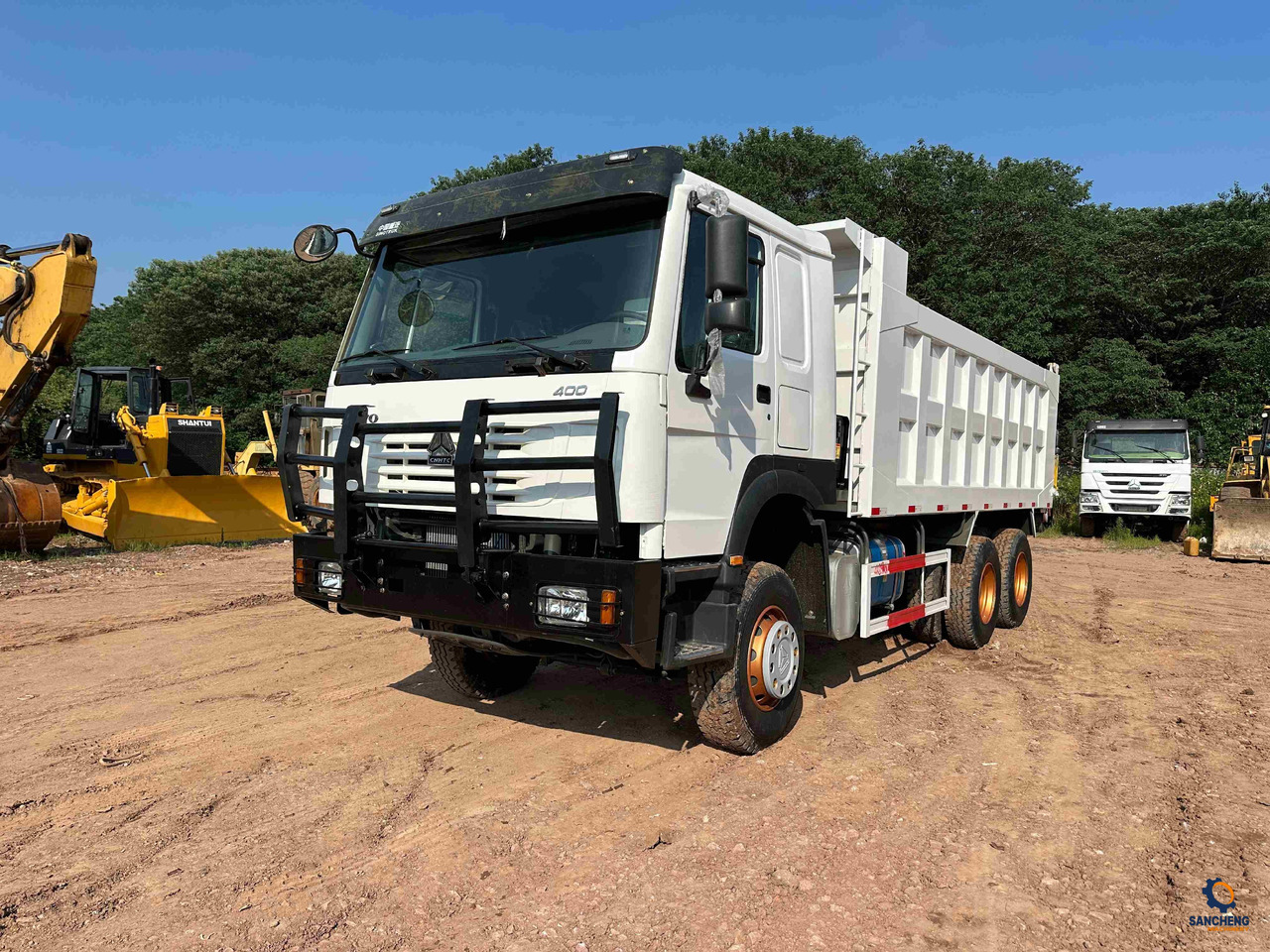 Sintruk HOWO 400hp 6X4 - Truk jungkit: gambar 2 Sintruk HOWO 400hp 6X4 - Truk jungkit: gambar 2