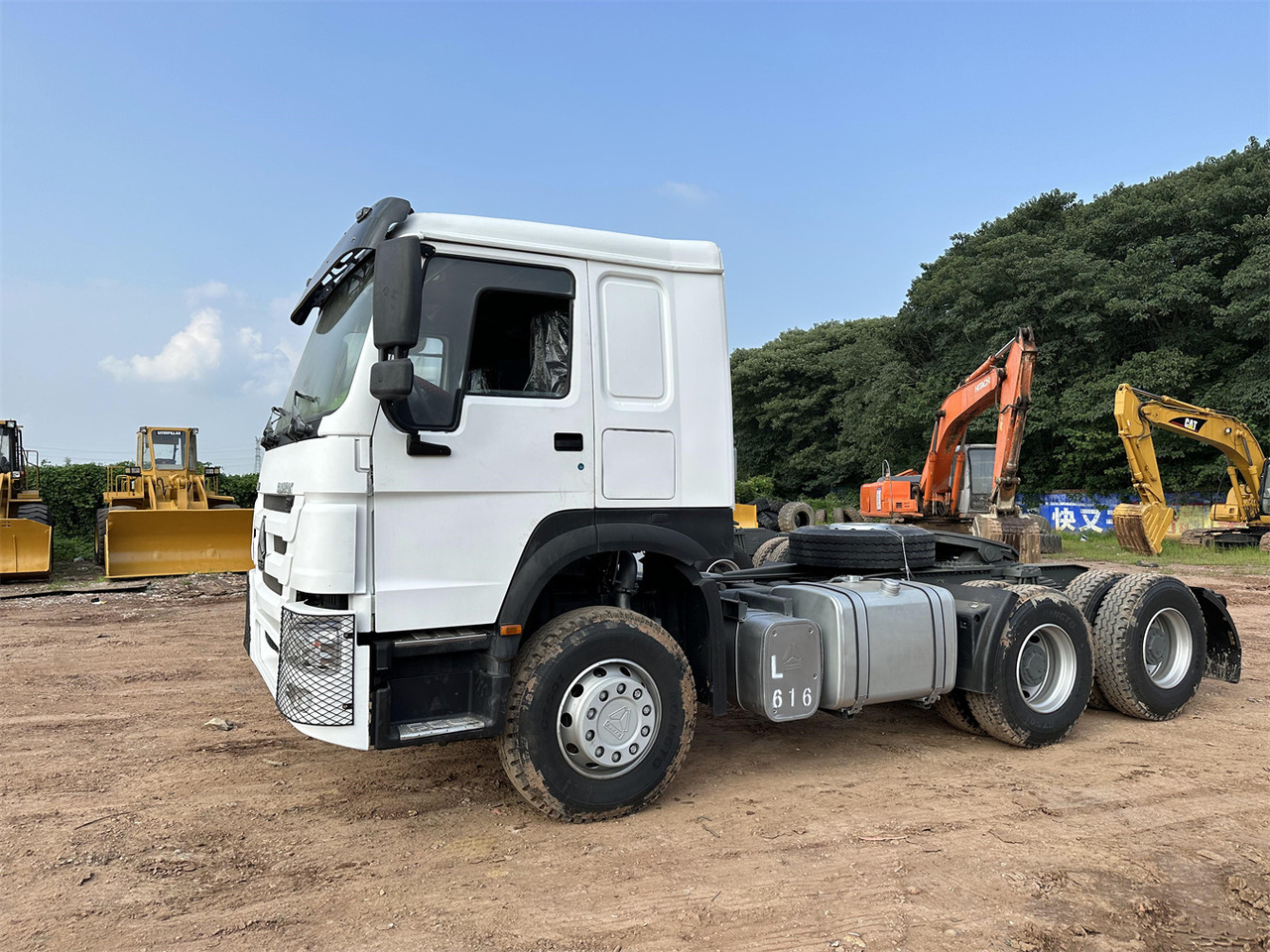 SINOTRUK HOWO 371 Tractor 6X4 - Tractor head: gambar 3 SINOTRUK HOWO 371 Tractor 6X4 - Tractor head: gambar 3