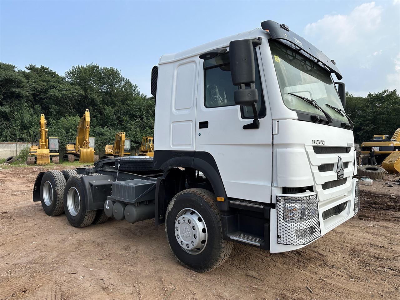 SINOTRUK HOWO 371 Tractor 6X4 - Tractor head: gambar 4 SINOTRUK HOWO 371 Tractor 6X4 - Tractor head: gambar 4