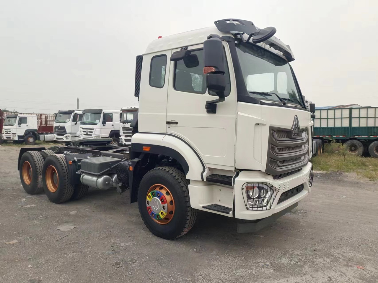 SINOTRUK HOWO 371hp 6X4 Tractor unit - Tractor head: gambar 3 SINOTRUK HOWO 371hp 6X4 Tractor unit - Tractor head: gambar 3