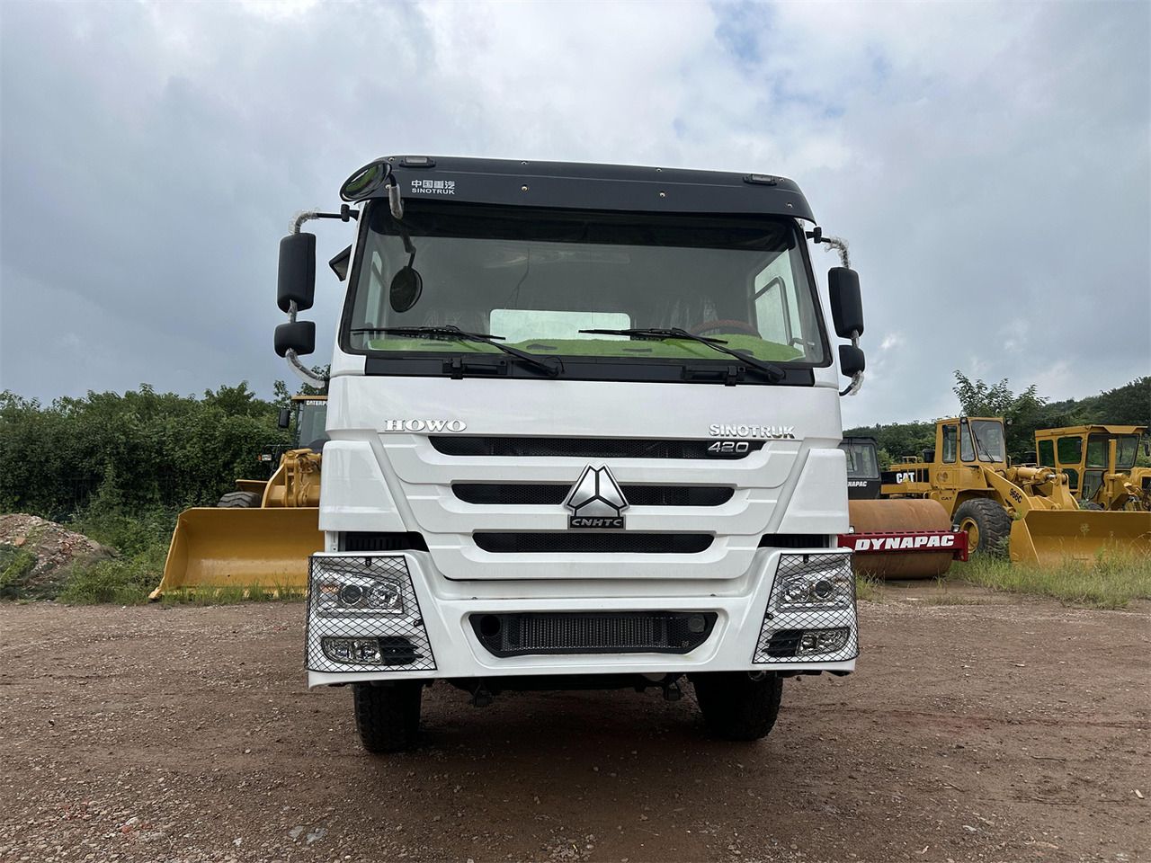 SINOTRUK HOWO420hp - Tractor head: gambar 4 SINOTRUK HOWO420hp - Tractor head: gambar 4