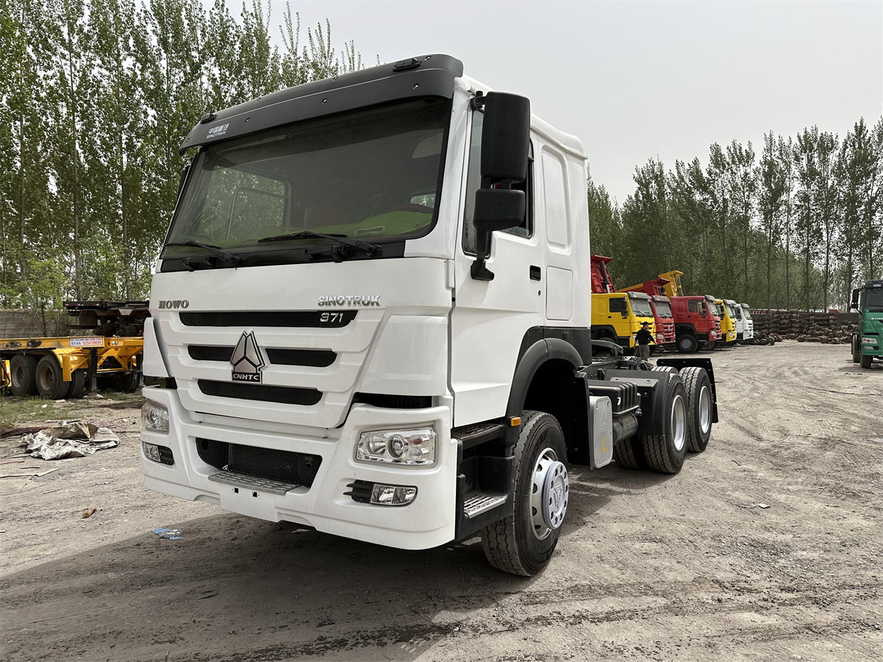 SINOTRUK Howo 371 Truck Head - Tractor head: gambar 4 SINOTRUK Howo 371 Truck Head - Tractor head: gambar 4