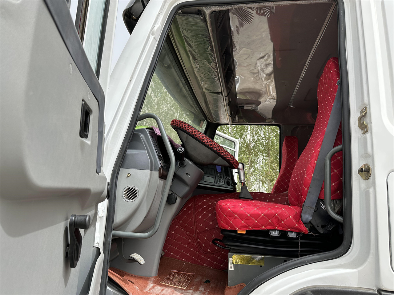 Tractor head SINOTRUK Howo 371 Truck Head: gambar 11
