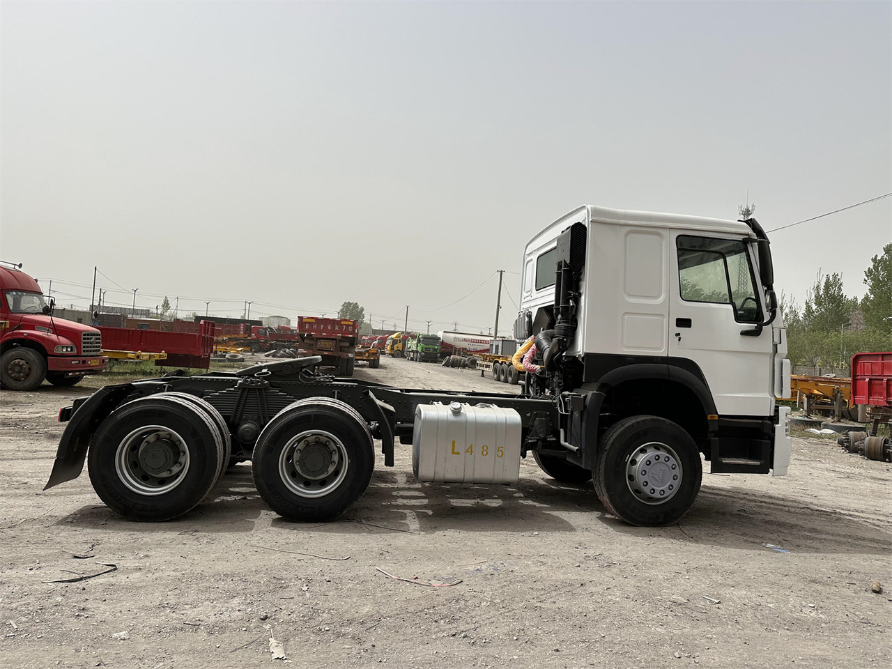SINOTRUK Howo 371 Truck Head - Tractor head: gambar 3 SINOTRUK Howo 371 Truck Head - Tractor head: gambar 3