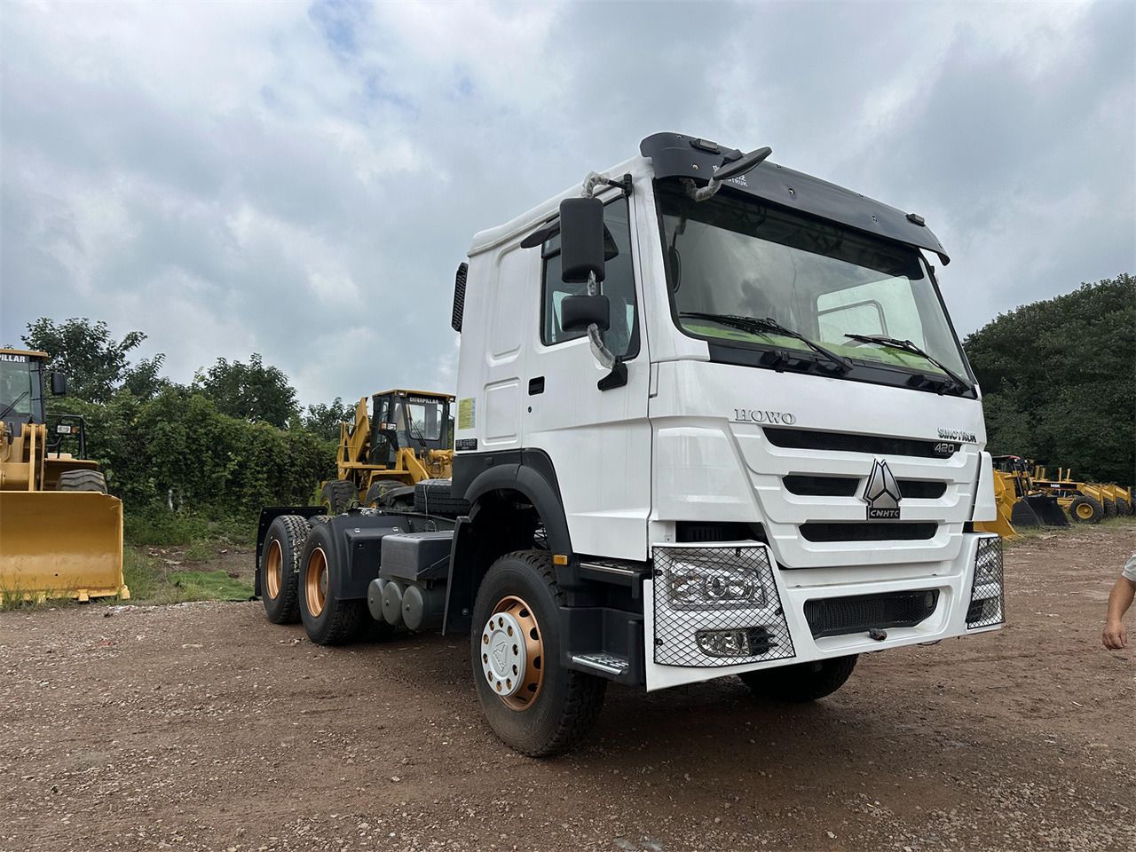 SINOTRUK Howo tractor unit 420hp - Tractor head: gambar 1 SINOTRUK Howo tractor unit 420hp - Tractor head: gambar 1
