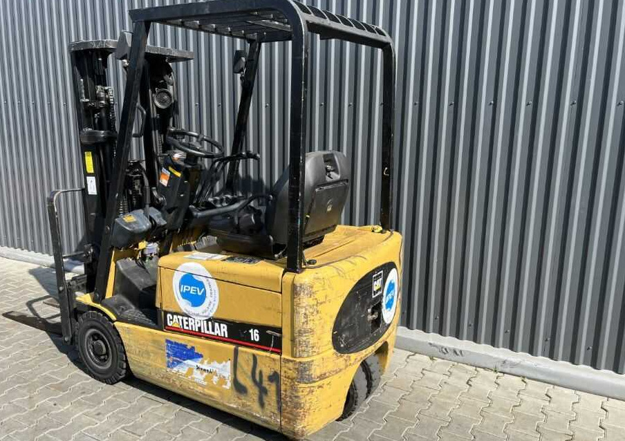 CAT Lift Trucks EP16KT - Forklift listrik: gambar 3 CAT Lift Trucks EP16KT - Forklift listrik: gambar 3
