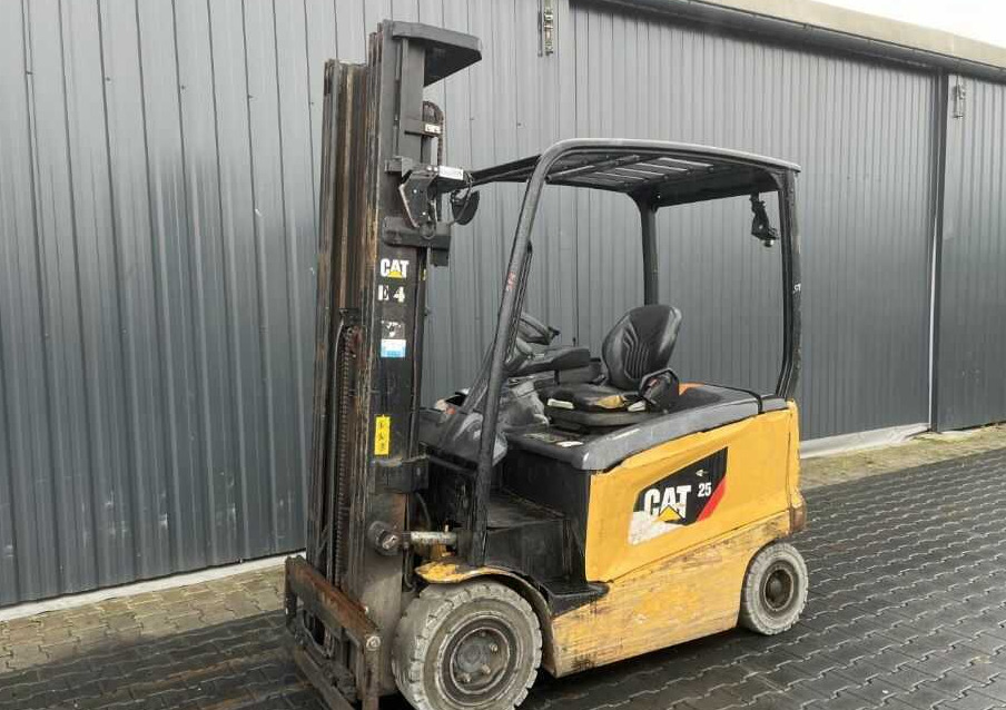 CAT Lift Trucks EP25CN - Forklift listrik: gambar 1 CAT Lift Trucks EP25CN - Forklift listrik: gambar 1