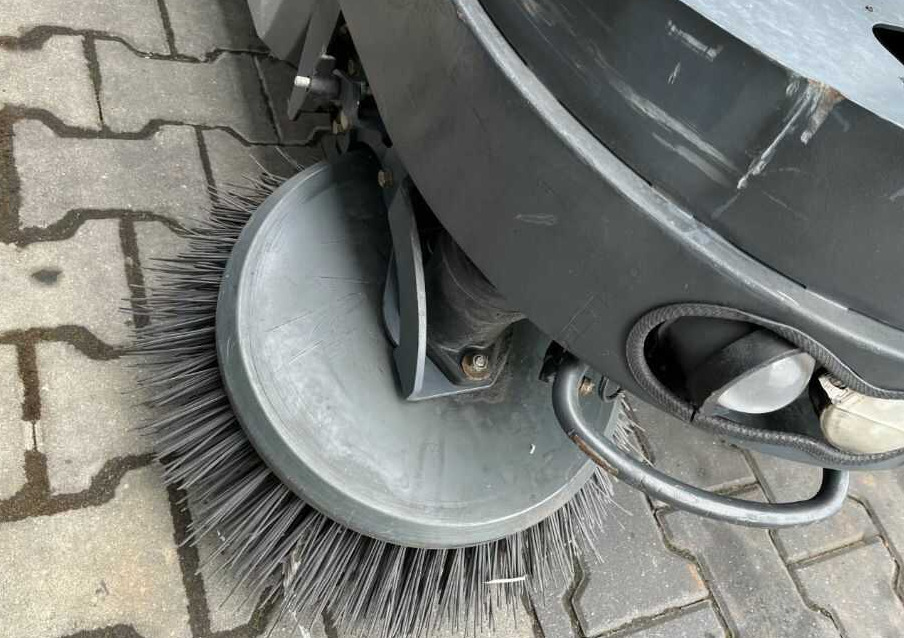 Penyapu industri Hako Jonas 1200V: gambar 10 Penyapu industri Hako Jonas 1200V: gambar 10