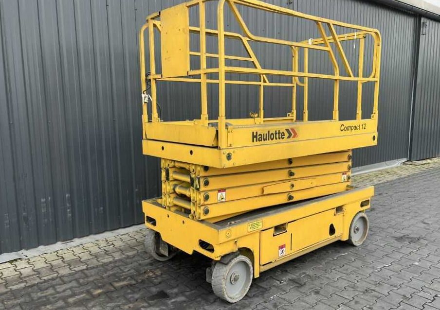 Haulotte Compact 12 - Scissor lifts: gambar 1 Haulotte Compact 12 - Scissor lifts: gambar 1