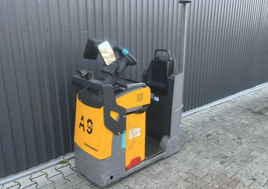 Jungheinrich EZS130 - Traktor derek: gambar 1 Jungheinrich EZS130 - Traktor derek: gambar 1