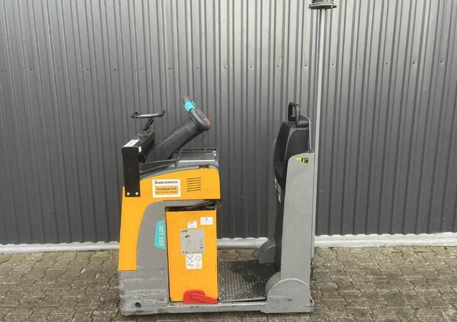 Jungheinrich EZS130 - Traktor derek: gambar 2 Jungheinrich EZS130 - Traktor derek: gambar 2