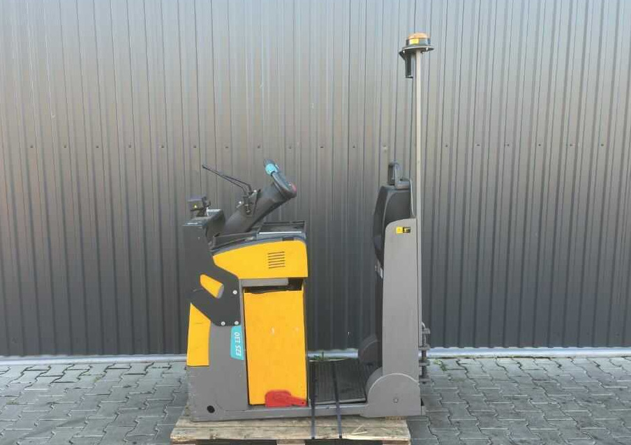 Jungheinrich EZS130 - Traktor derek: gambar 2 Jungheinrich EZS130 - Traktor derek: gambar 2