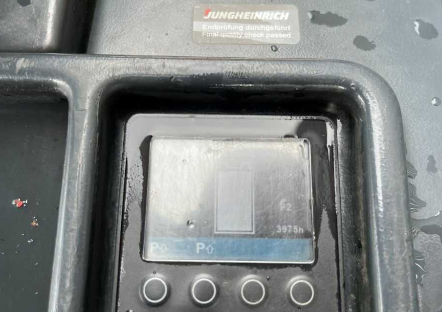 Jungheinrich EZS130 - Traktor derek: gambar 5 Jungheinrich EZS130 - Traktor derek: gambar 5