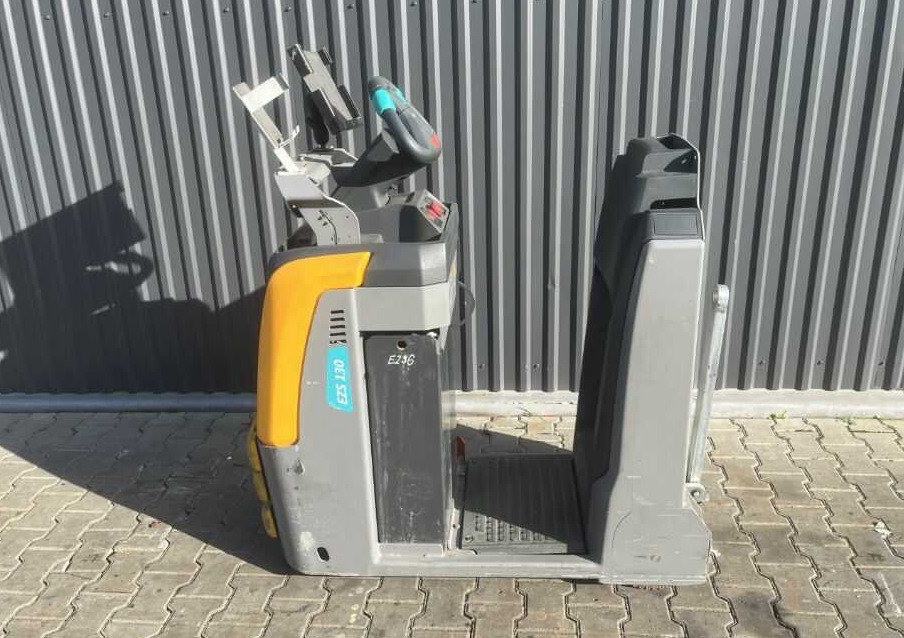 Jungheinrich EZS130 - Traktor derek: gambar 2 Jungheinrich EZS130 - Traktor derek: gambar 2