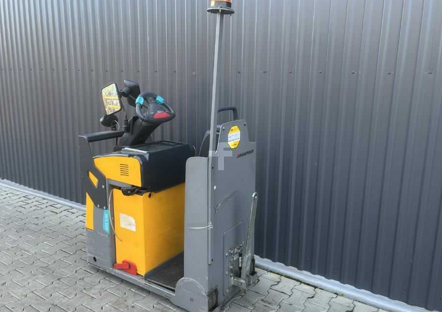 Jungheinrich EZS130 - Traktor derek: gambar 3 Jungheinrich EZS130 - Traktor derek: gambar 3