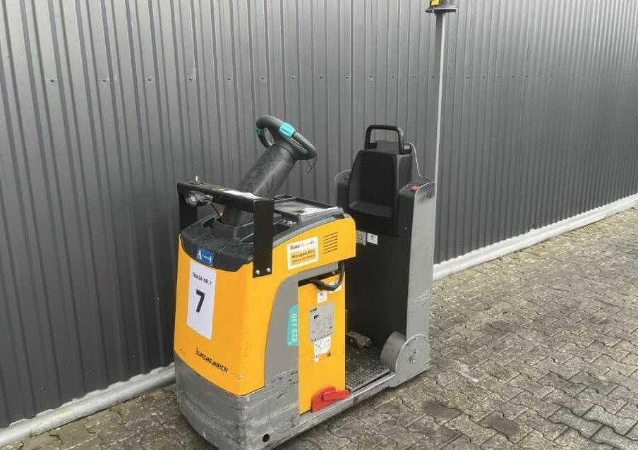 Jungheinrich EZS130 - Traktor derek: gambar 1 Jungheinrich EZS130 - Traktor derek: gambar 1