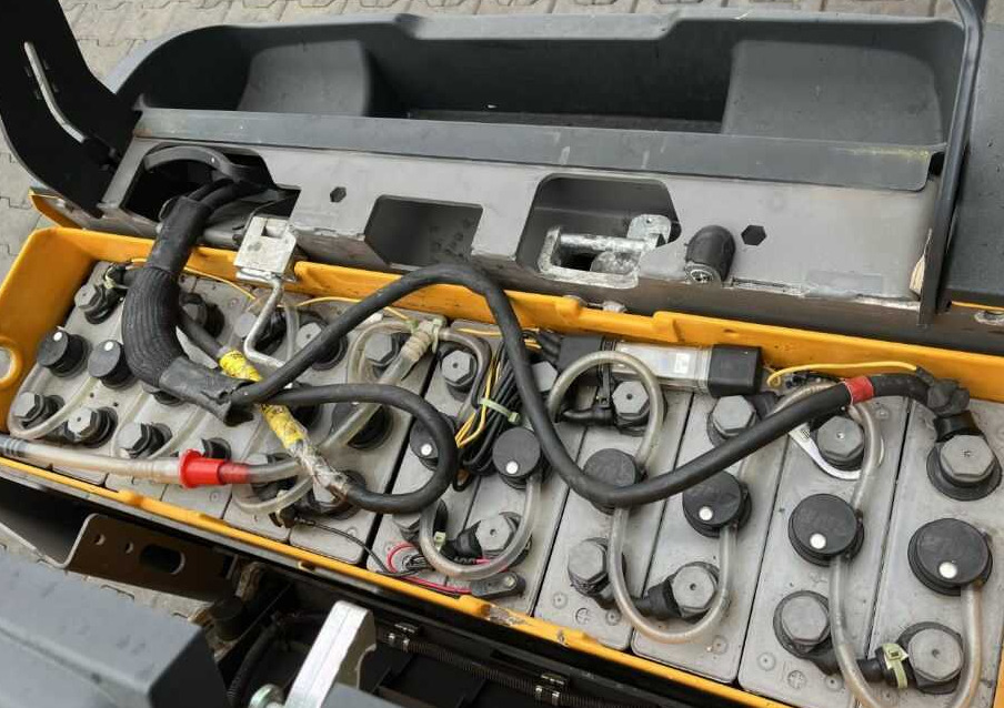 Jungheinrich EZS350 - Traktor derek: gambar 5 Jungheinrich EZS350 - Traktor derek: gambar 5