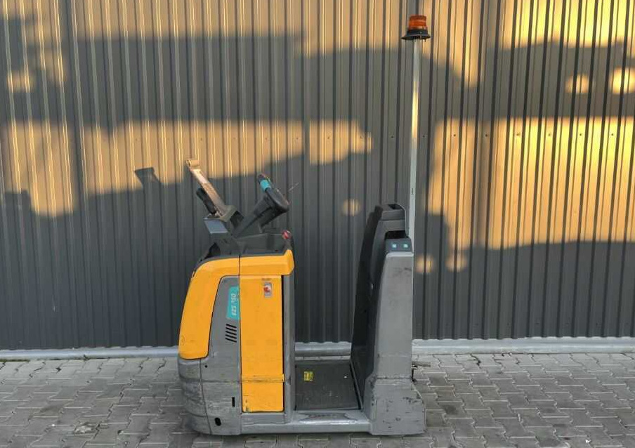 Jungheinrich EZS350 - Traktor derek: gambar 2 Jungheinrich EZS350 - Traktor derek: gambar 2