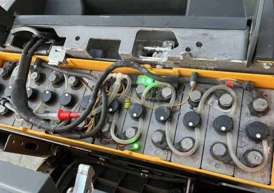 Jungheinrich EZS350 - Traktor derek: gambar 5 Jungheinrich EZS350 - Traktor derek: gambar 5