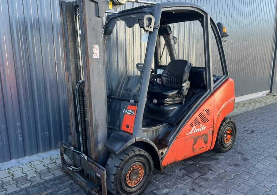 Linde H25D-01 - Forklift diesel: gambar 1 Linde H25D-01 - Forklift diesel: gambar 1