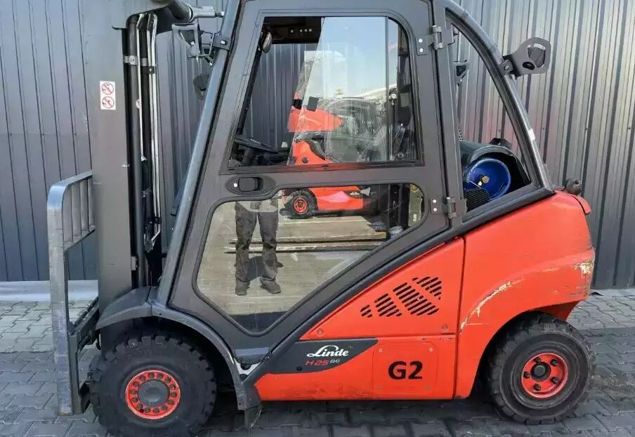 Linde H25T-02 - Forklift LPG: gambar 2 Linde H25T-02 - Forklift LPG: gambar 2